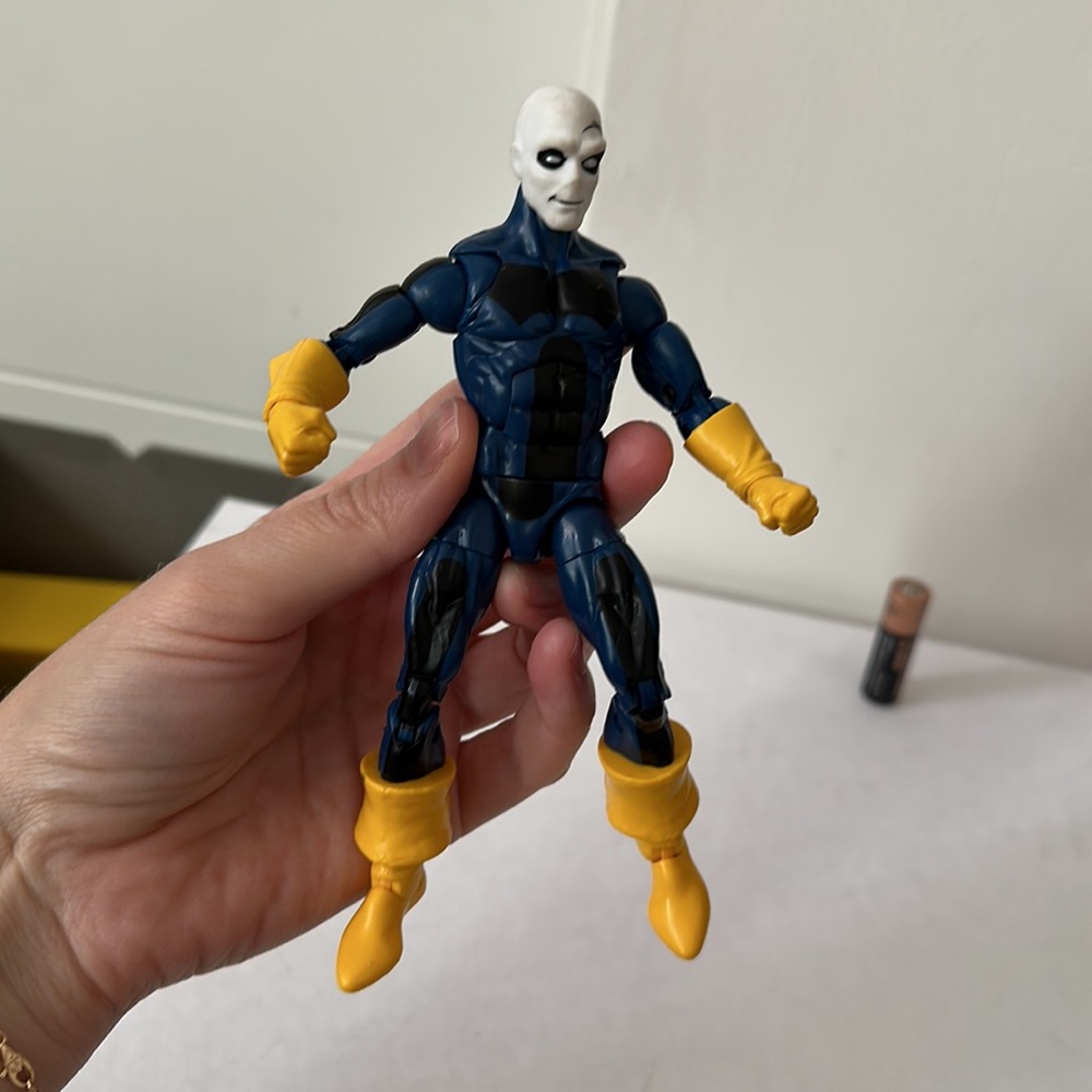 Action Figure - Picture 5 of 5